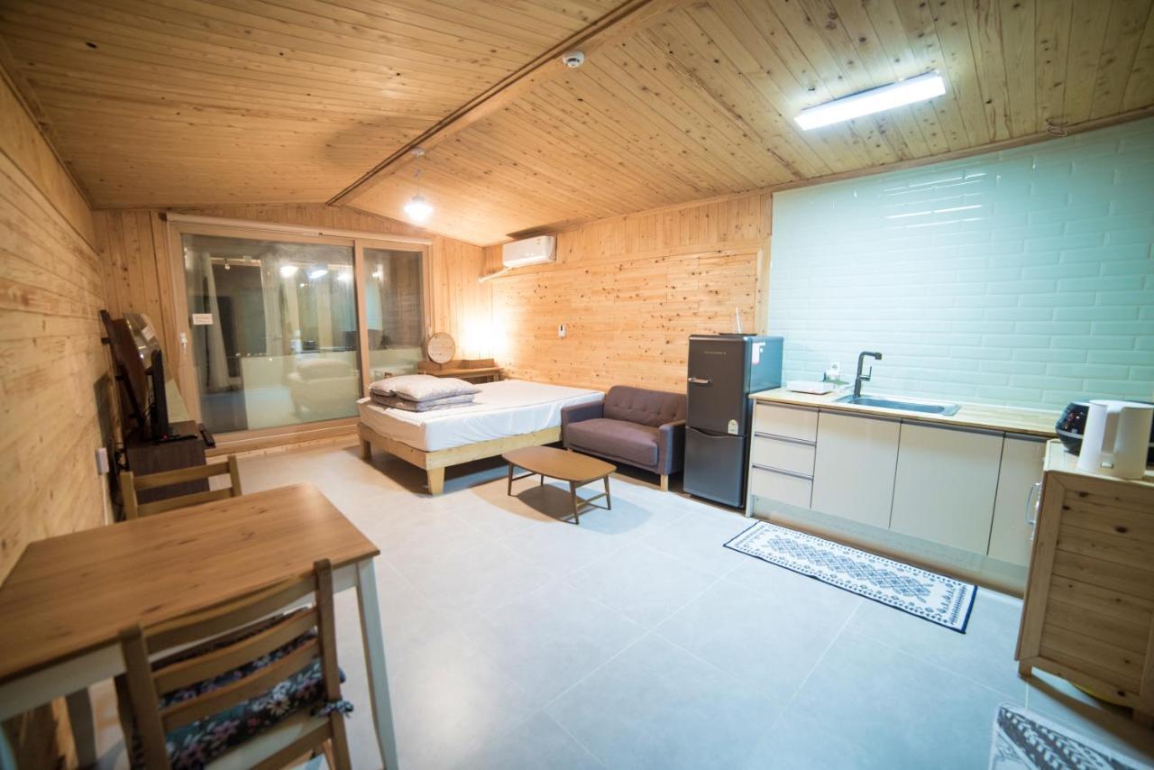 Jeju Sunflower Pension Seogwipo Exterior foto